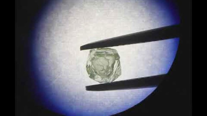 В Якутии обнаружен первый в истории алмаз-матрешка