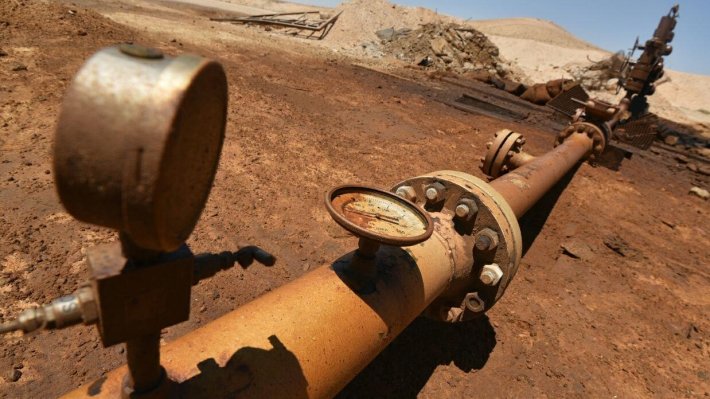 Курды-боевики и коалиция США продолжают незаконно удерживать нефтяные поля Сирии