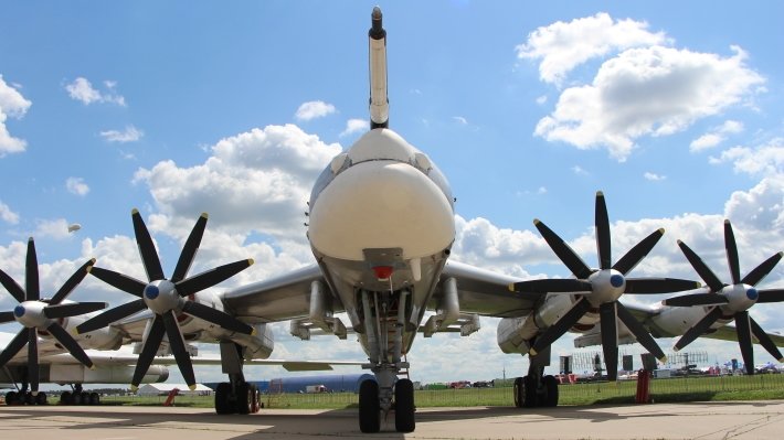 Российские ракетоносцы Ту-95МС выполнили полет над нейтральными водами трех морей