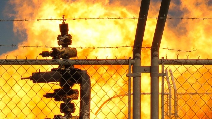 SANA: боевики в Сирии подорвали нефтяные объекты в Баньясе