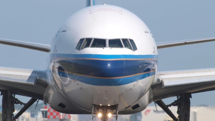 Новый самолет Boeing 777X впервые поднялся в небо