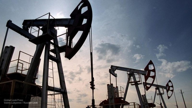 Власти КНР хотят увеличить запас нефти в связи с падением цен на нее