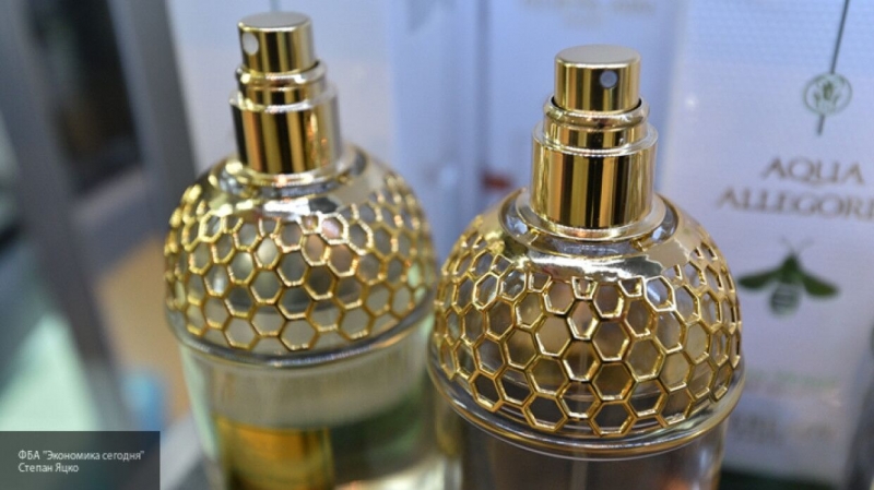 Парфюмерные компании начнут выпуск антисептика в связи с пандемией коронавируса