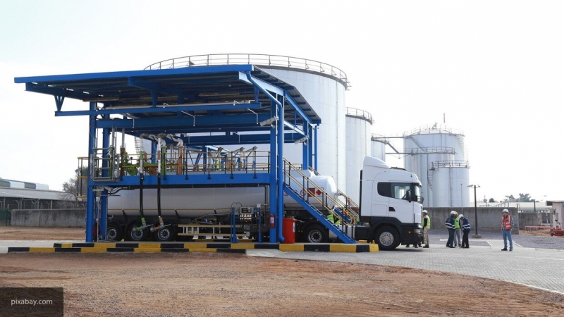 Коммерческие запасы нефти в США побили рекорд 2017 года