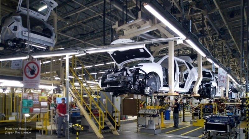 Сотрудникам завода Nissan в Петербурге предложили "сократиться" за полугодовой оклад