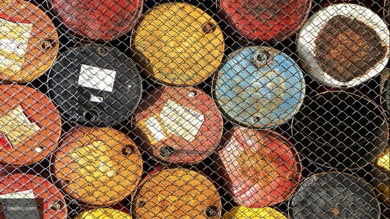 США спровоцировали падение котировок нефти увеличением запасов сырья