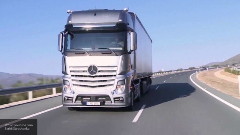 Компания Mercedes-Benz показала прототип грузовика на водородном двигателе