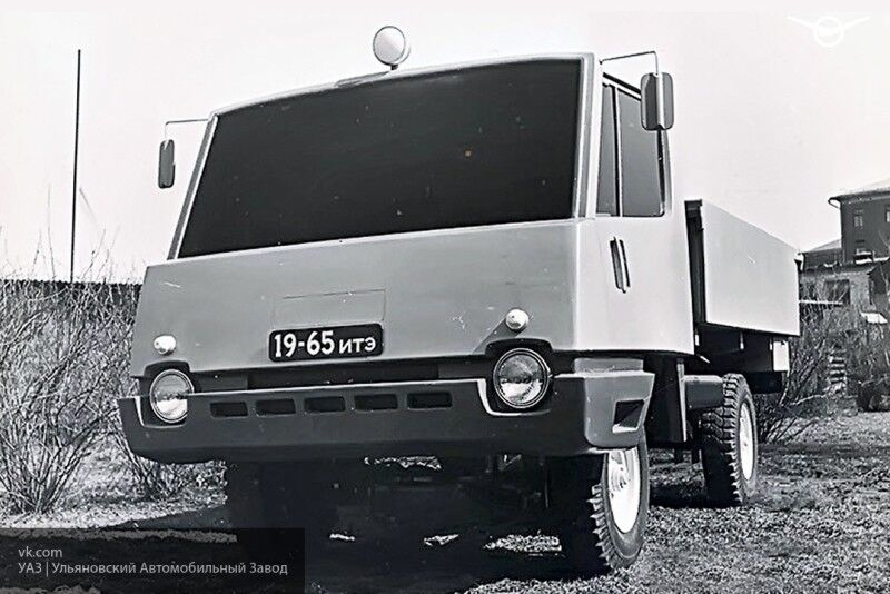 Появились фотографии модели УАЗ из углепластика