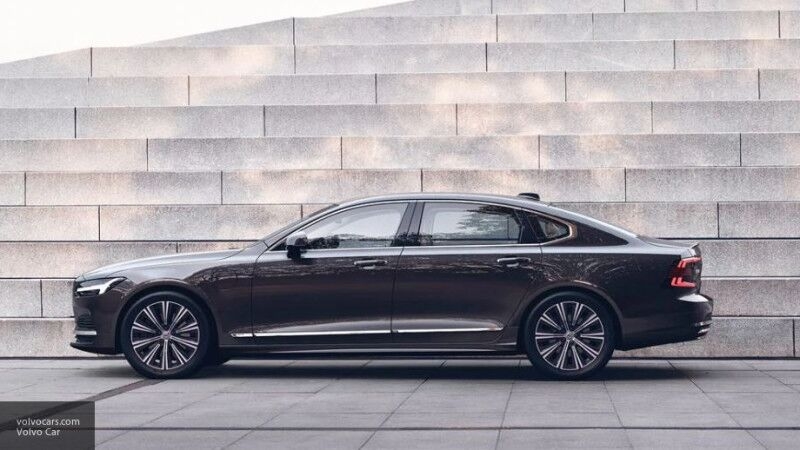 Обновленные Volvo S90 и V90 Cross Country поступили в продажу в России