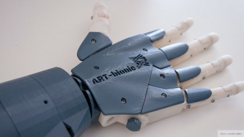 Сибирские ученые удешевили бионический протез руки с помощью 3D-принтера