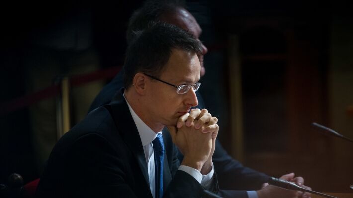 Российская вакцина делает Венгрию примером борьбы с коронавирусом в ЕС