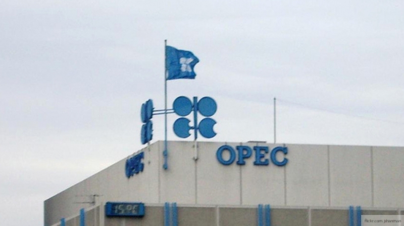 WSJ: ОПЕК+ планирует продлить сделку по сокращению добычи нефти