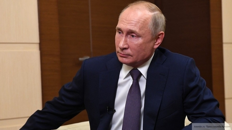 Президент Путин потребовал от чиновников решения вопросов с доходами россиян