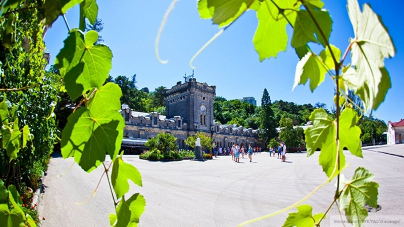 Дочерняя компания банка "Россия" приобрела винзавод "Массандра"