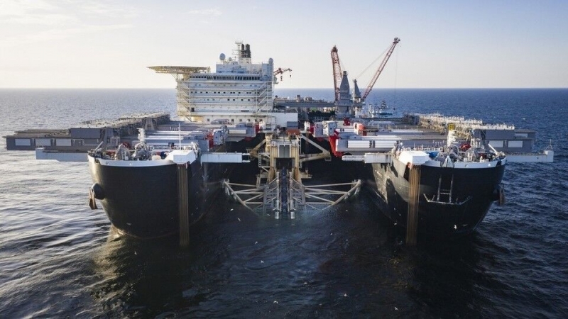 Песков заявил, что Россия намерена довести "Северный поток — 2" до конца