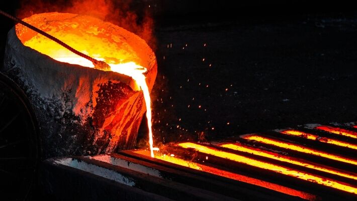 Санкции США против Ирана позволят РФ стать лидером на мировом рынке стали