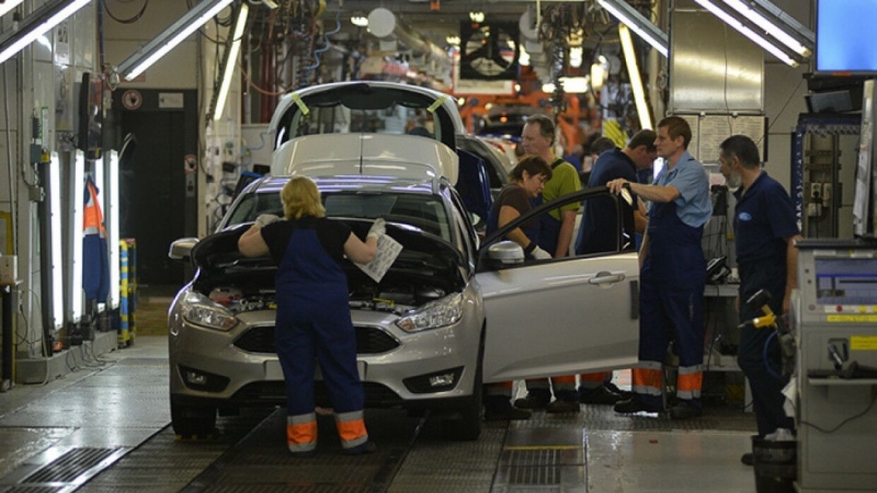 Мировые автопроизводители сокращают выпуск машин из-за нехватки чипов