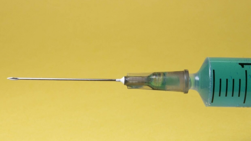 AstraZeneca отстала от графика производства вакцины на два месяца