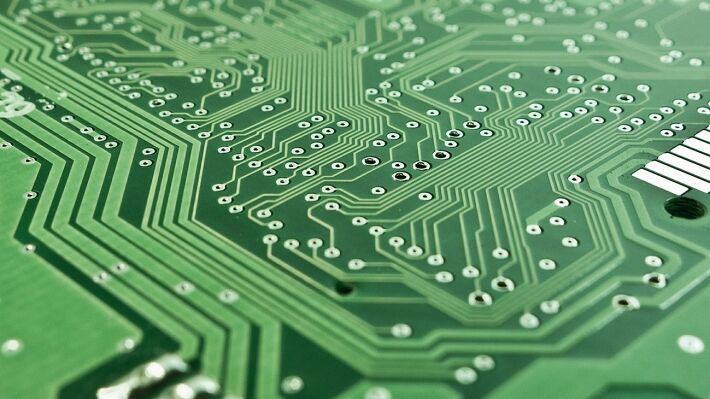 Нехватка полупроводников обогатит запасливые компании