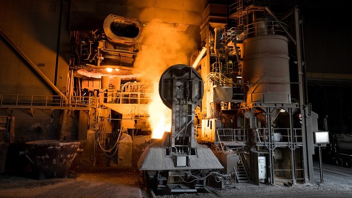 "Зарплату в 1000 евро, и ни центом меньше": работники крупнейшего металлургического комбината Украины требуют зарплату "как в Европе"