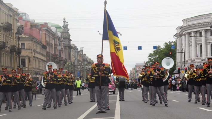 День России 2018: программа праздничных мероприятий 10-12 июня в Санкт-Петербурге, работа транспорта, когда салют