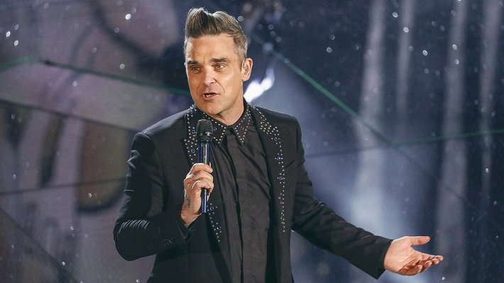 Подруга Робби Уильямса рассказала, кому певец показал «средний палец» на открытии ЧМ