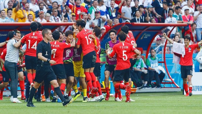 В футболистов Южной Кореи после ЧМ-2018 бросили яйцо