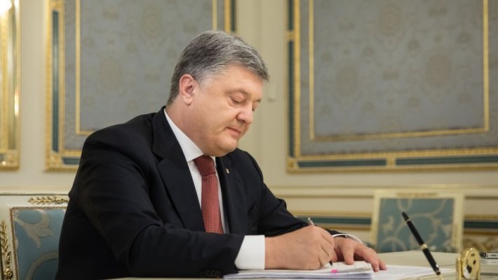 Порошенко похвастался отечественными комплектующими для «красавца» Ан-178