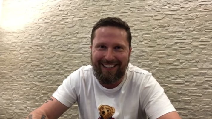 Болевший за Испанию Шарий поздравил россиян с победой сборной, назвав Акинфеева "красавчиком"