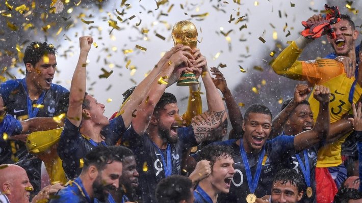 Дипломаты РФ в США подарили послу Франции сервиз в честь победы на ЧМ-2018