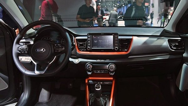 Интерьер нового кроссовера Kia KX1 рассекретили перед продажей