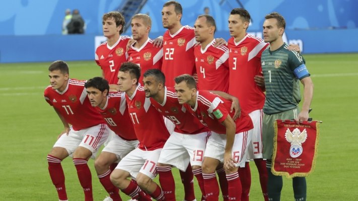 "Деньги в клубах – а тут надо играть за страну": россияне оценили возможный отказ государства платить сборной России за выступление на ЧМ