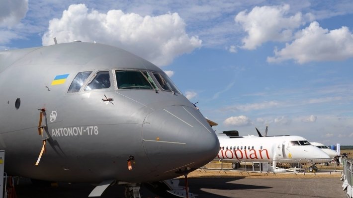 "Летать может и кукурузник – откуда детали?": украинцы поймали Порошенко на лжи о "выключении" России из Ан-178