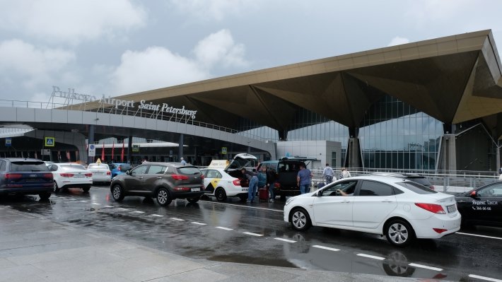 Болельщики из Франции и Бельгии летят на матч в Петербург спецчартерами