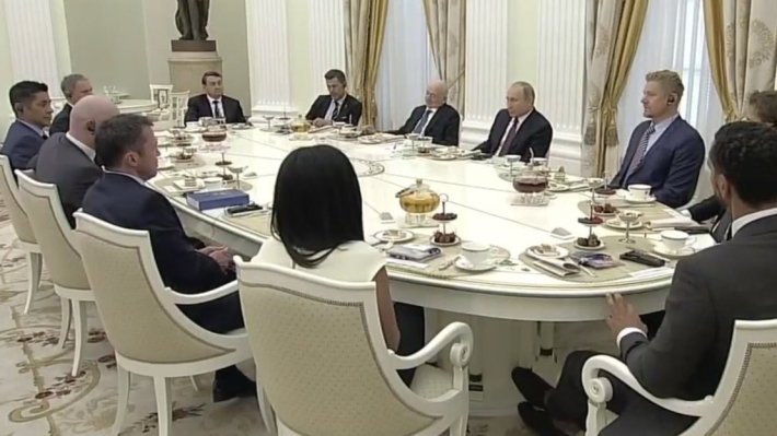 «Со мной поделитесь?»: Путин пошутил о ЧМ-2018 на встрече со звездами футбола