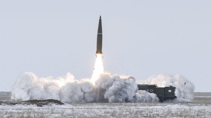 Хватит и "Искандеров": в России свели на нет радость немецких СМИ от отказа РФ массово закупать танки "Армата"