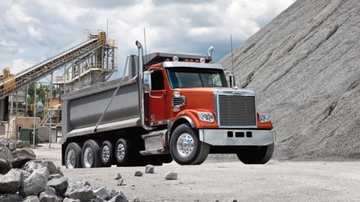 Daimler приостановил работу в Иране после возвращения санкций США