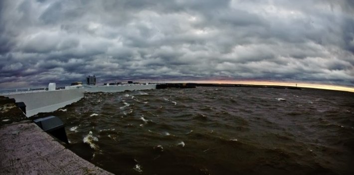 Дамба "Крымского титана" начала разрушаться