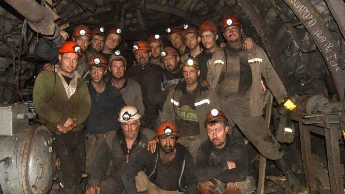 Шахтеры в Лисичанске уже неделю бастуют под землей из-за долгов по зарплате