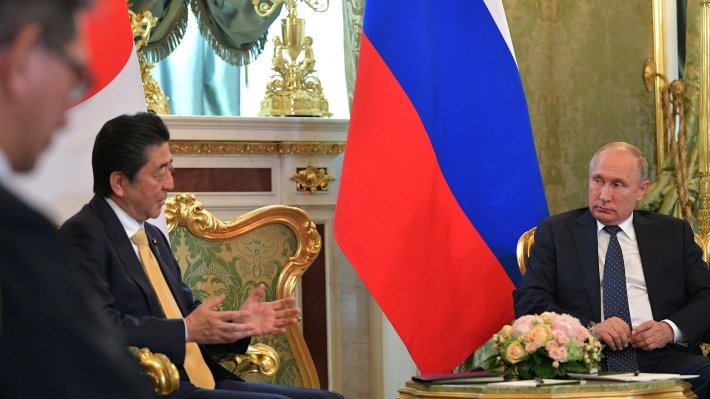 "Новая эра" в отношениях с Россией позволит Абэ достичь одну из двух заветных целей Японии