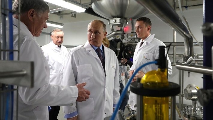 Путин осмотрел новый завод по производству инсулина в Пушкине