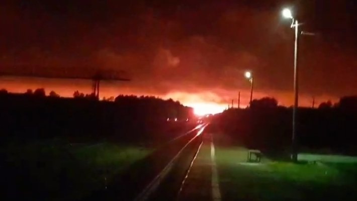 "Ад вышел на землю": очевидцы сняли на видео пожар на газопроводе в Серпуховском районе