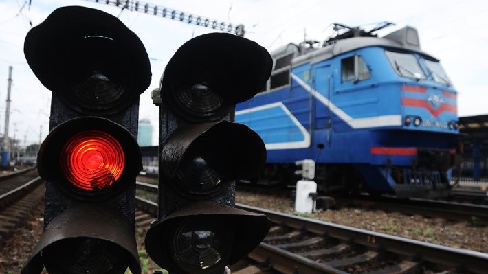 В Сети появились кадры схода с рельсов электрички на Кубани