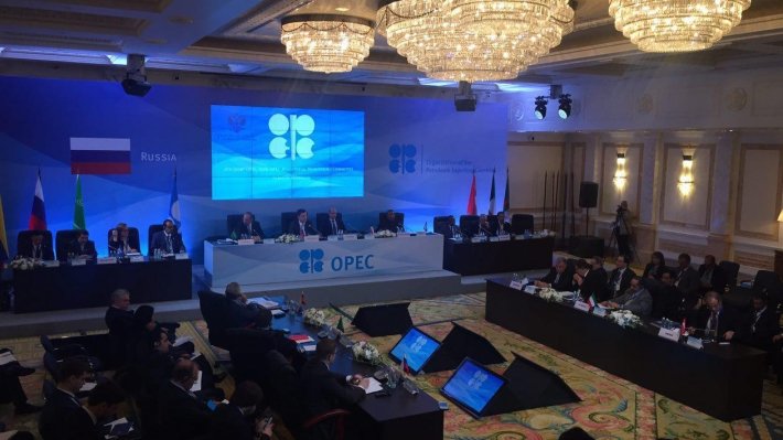 СМИ: ОПЕК решила убедить Россию сократить добычу на больший объем