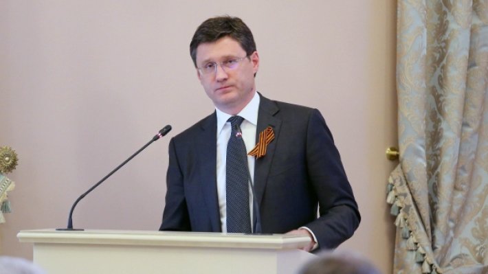 Новак рассказал, как будет сокращаться добыча нефти в РФ