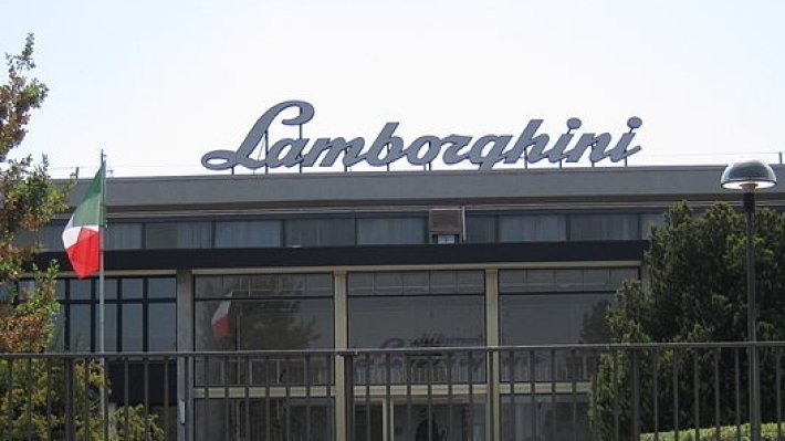 В России из ВАЗ-2018 собрали копию суперкара Lamborghini