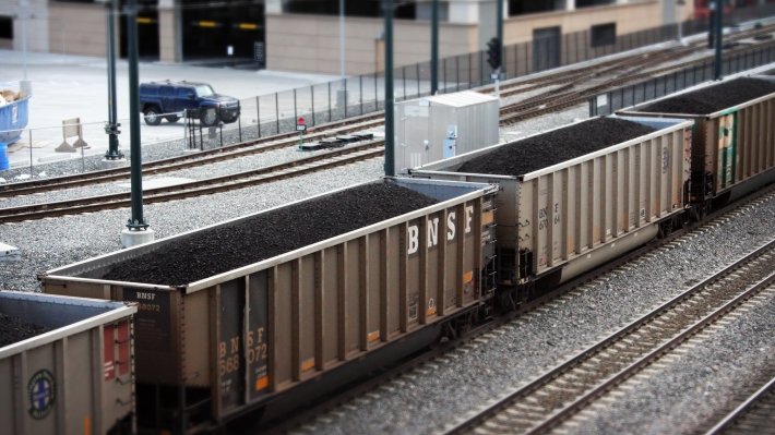 С рельсов в Иркутской области сошли почти 20 вагонов