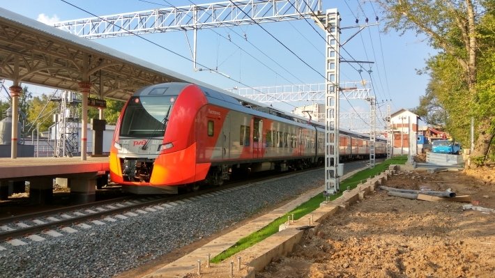 Спасение зажатого между вагоном и платформой мужчины в Долгопрудном сняли на видео