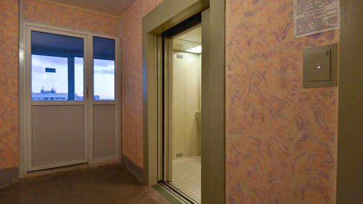 Медведев поручил перейти на прямые закупки лифтов у изготовителей