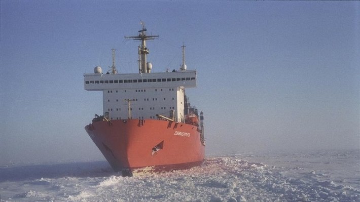 Правительство разрешило ряду иностранных судов возить СПГ по Севморпути